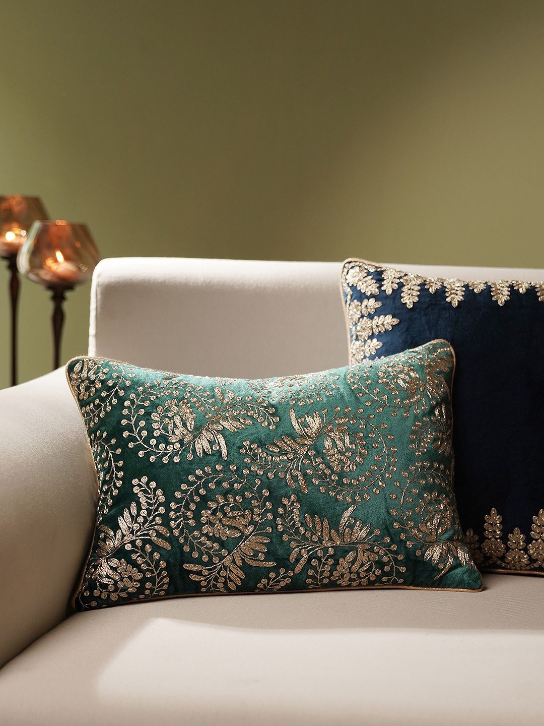 Pure Home and Living Blue & Gold-Toned Floral Embroidered Velvet Rectangle Cushion Covers
Pure Home and Living Blue & Gold-Toned Floral Embroidered Velvet Rectangle Cushion Covers