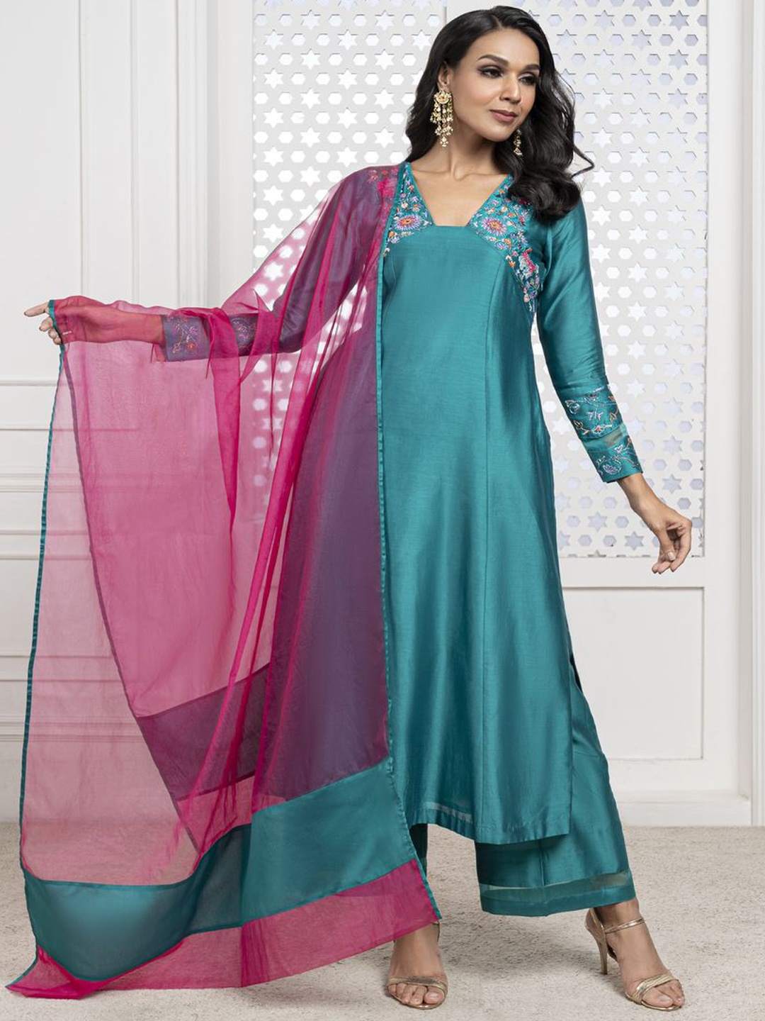The Aarya Floral Embroidered Thread Work Straight Kurta with Palazzo & With Dupatta, Green
The Aarya Floral Embroidered Thread Work Straight Kurta with Palazzo & With Dupatta, Green