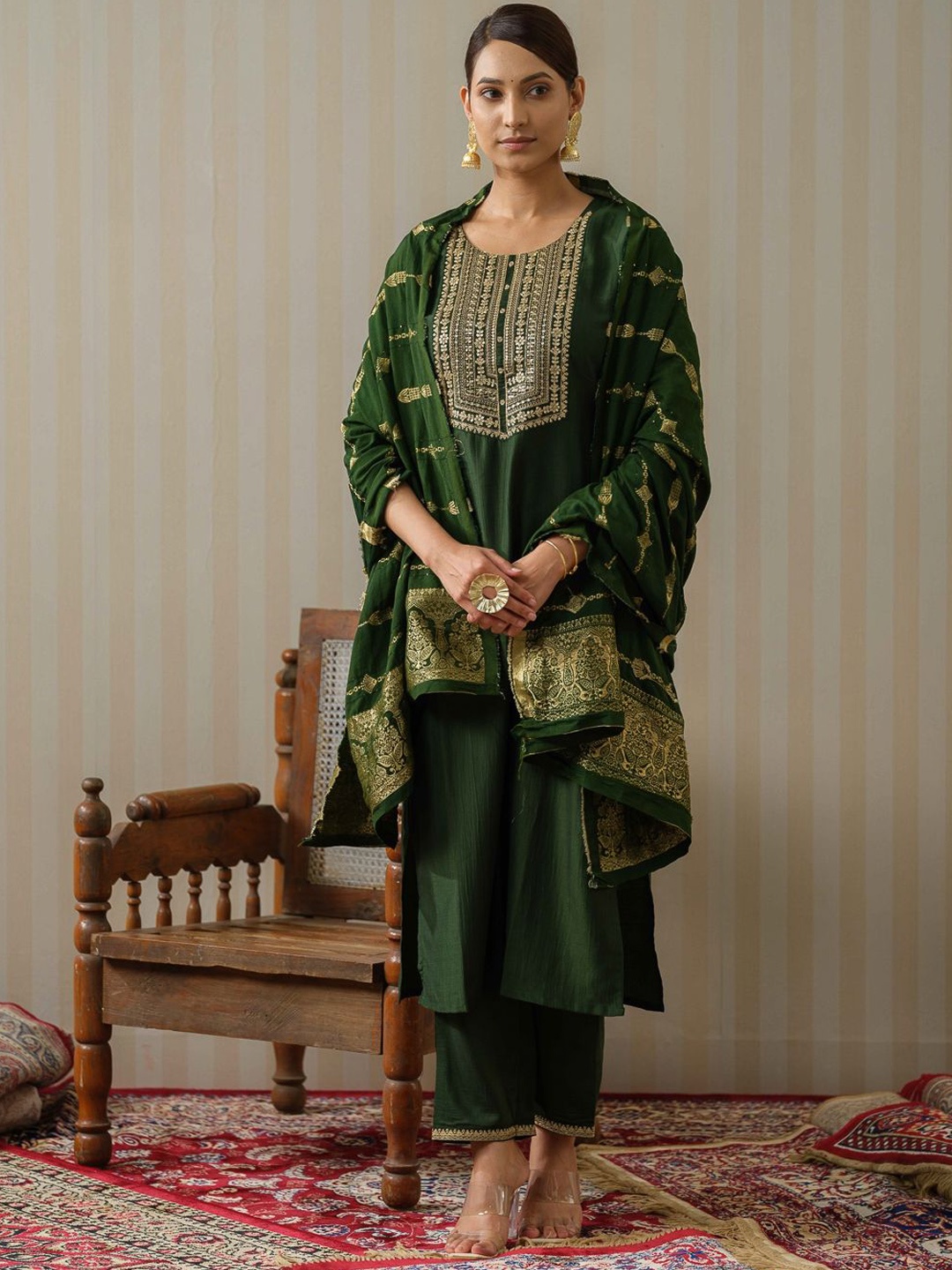 Ode by House of Pataudi Floral Printed Straight Kurta & Trousers With Dupatta, Green
Ode by House of Pataudi Floral Printed Straight Kurta & Trousers With Dupatta, Green