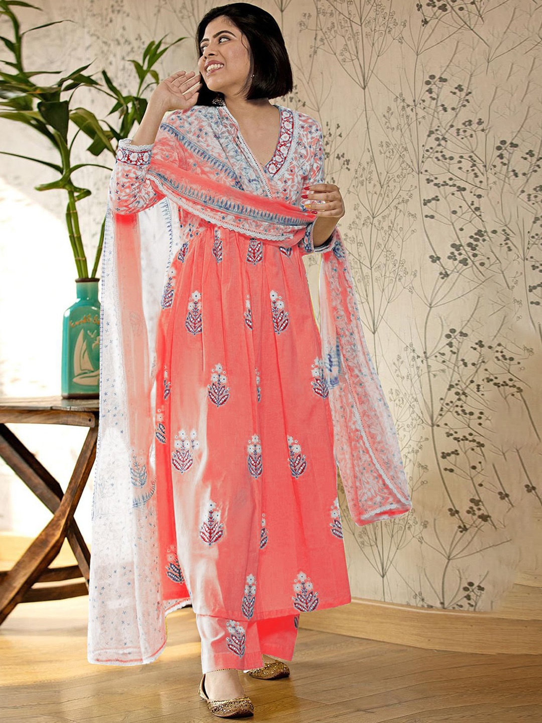 GoSriKi Women Ethnic Motifs Printed Regular Thread Work Kurta with Palazzos & With Dupatta, Peach
GoSriKi Women Ethnic Motifs Printed Regular Thread Work Kurta with Palazzos & With Dupatta, Peach