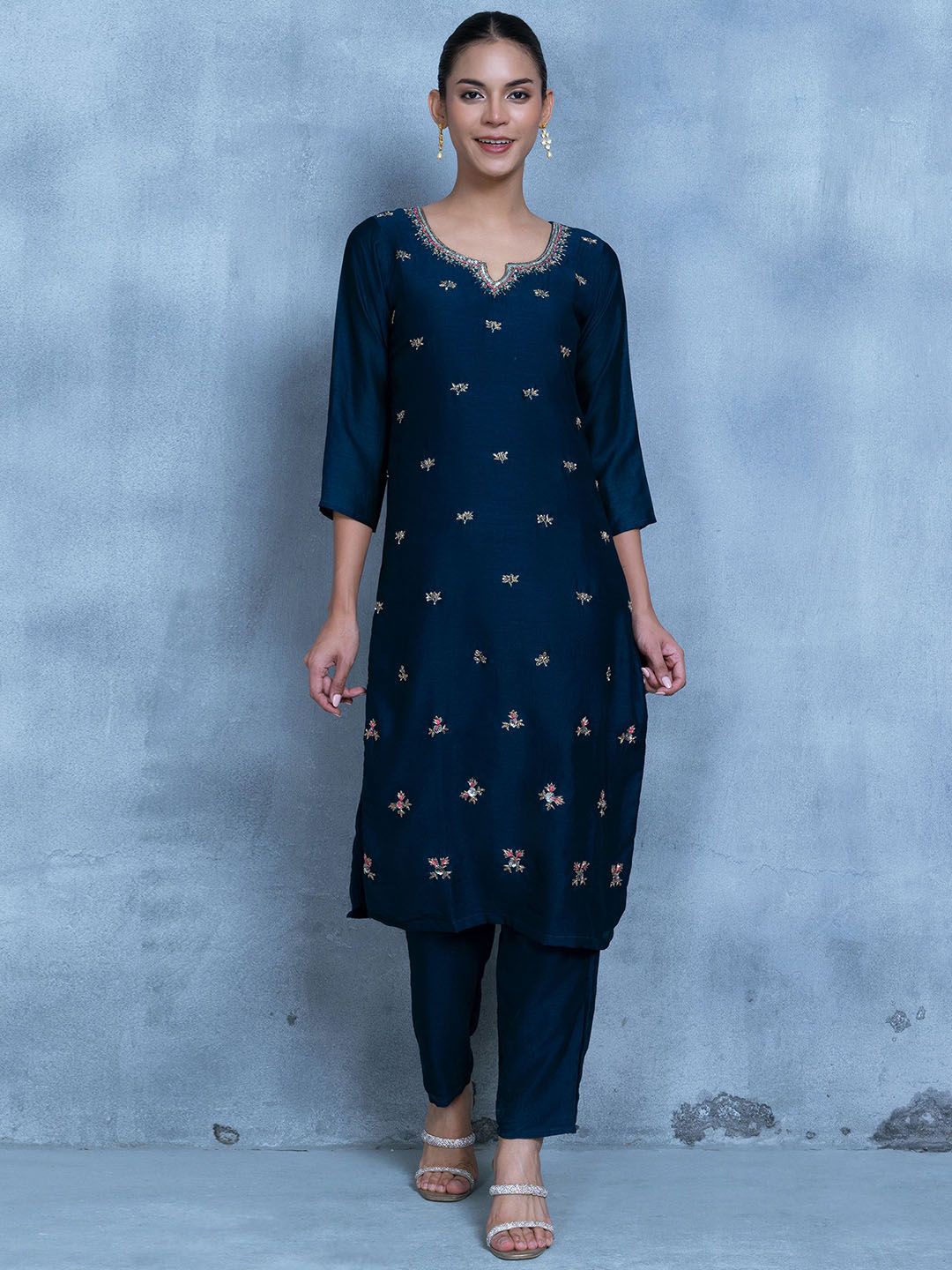Rang by Indya Floral Embroidered Sequinned Straight Kurta with Trousers & Dupatta, Navy blue
Rang by Indya Floral Embroidered Sequinned Straight Kurta with Trousers & Dupatta, Navy blue