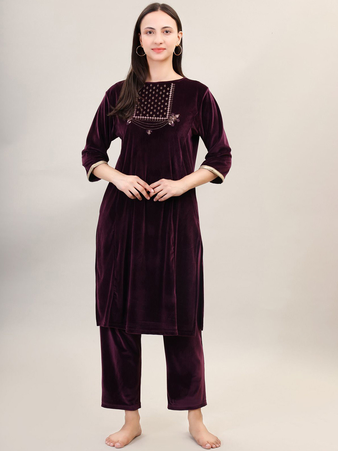 Camey Women Geometric Embroidered Flared Sleeves Thread Work Velvet Kurta, Maroon
Camey Women Geometric Embroidered Flared Sleeves Thread Work Velvet Kurta, Maroon