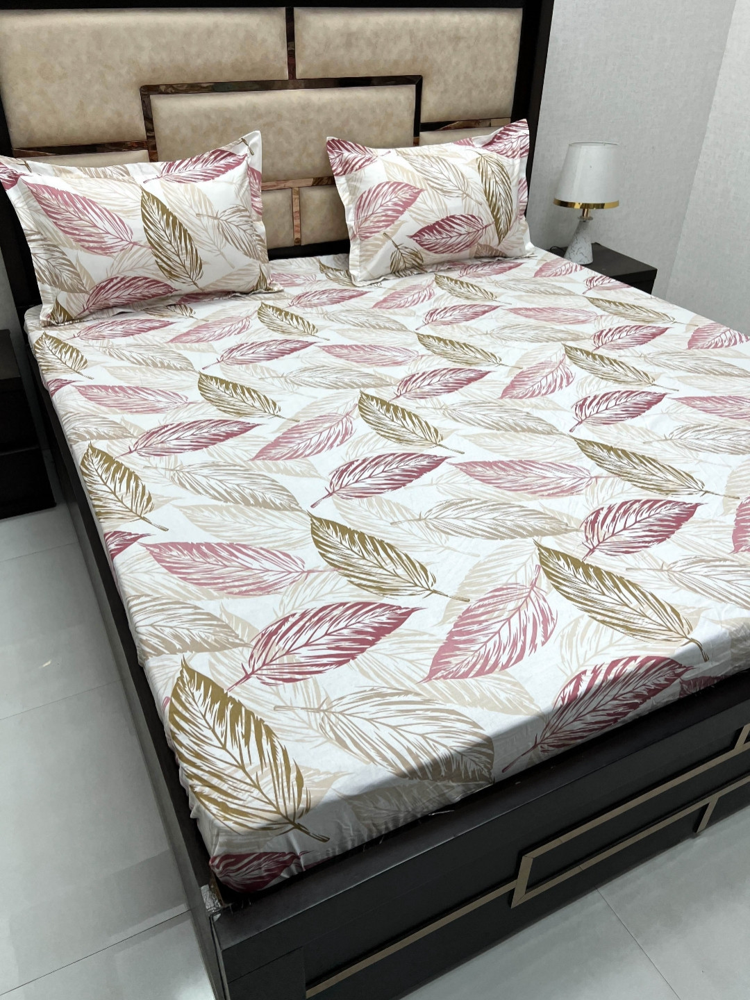 Pure Decor White Floral 350 TC Cotton Super King Fitted Bedsheet With 2 Pillow Covers
Pure Decor White Floral 350 TC Cotton Super King Fitted Bedsheet With 2 Pillow Covers