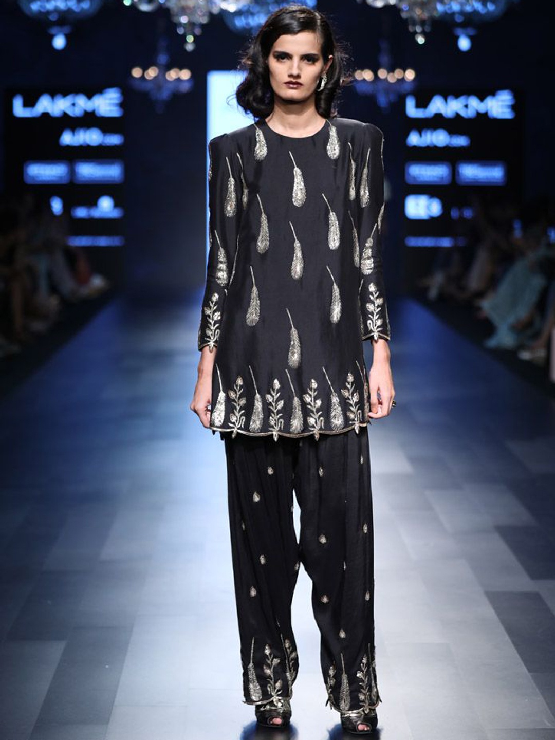 Payal Singhal Ethnic Motifs Embroidered Thread Work Straight Kurta with Dhoti Pants, Black
Payal Singhal Ethnic Motifs Embroidered Thread Work Straight Kurta with Dhoti Pants, Black