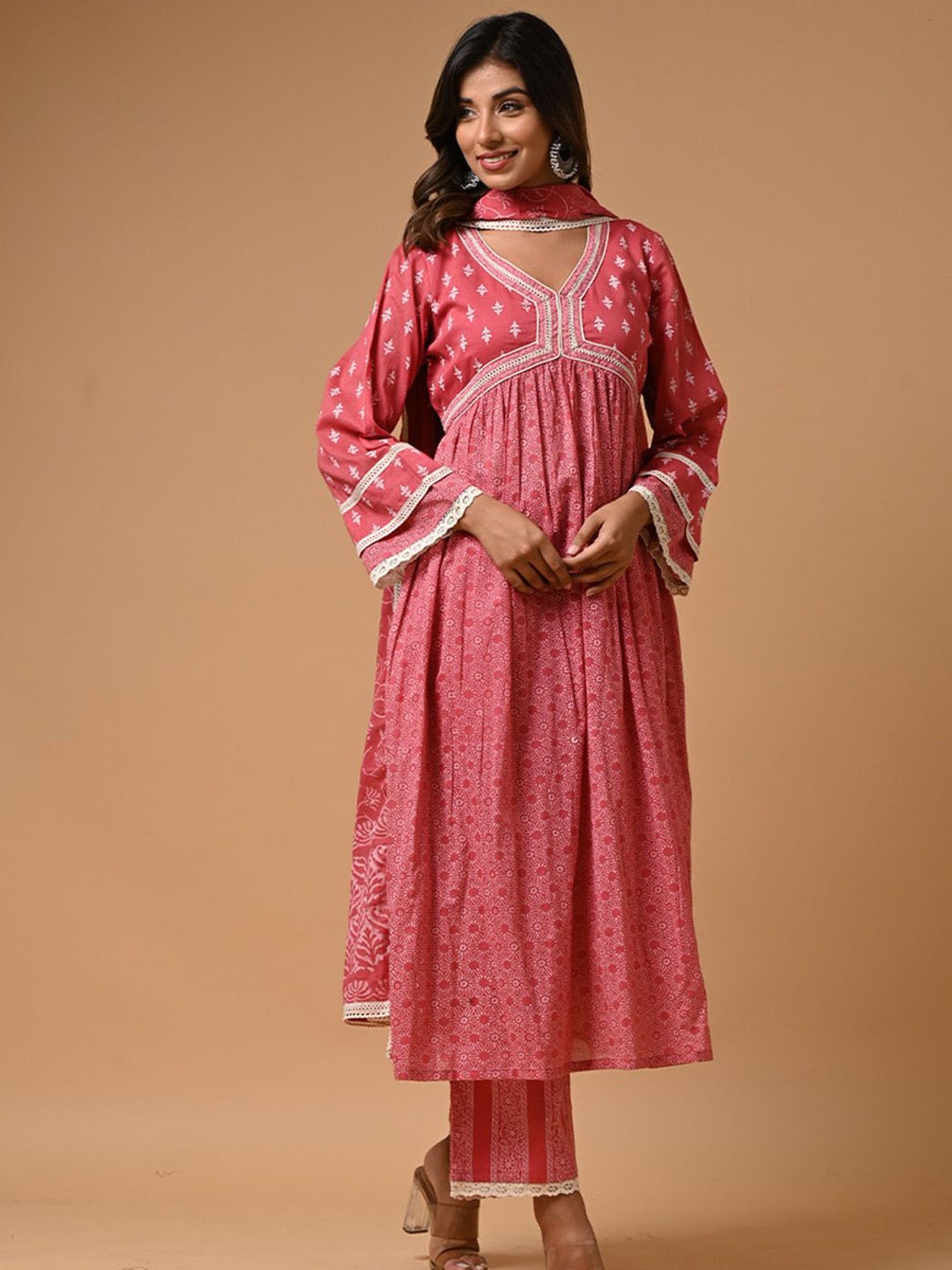 ARAVALII Ethnic Motifs Printed Panelled Pure Cotton Kurta With Palazzos & Dupatta, Pink
ARAVALII Ethnic Motifs Printed Panelled Pure Cotton Kurta With Palazzos & Dupatta, Pink