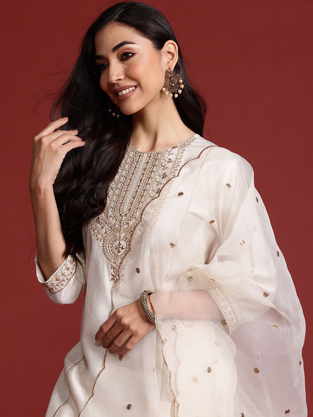 Anouk Women Ethnic Motifs Yoke Design Panelled Liva Kurta with Trousers & With Dupatta, Off white
Anouk Women Ethnic Motifs Yoke Design Panelled Liva Kurta with Trousers & With Dupatta, Off white