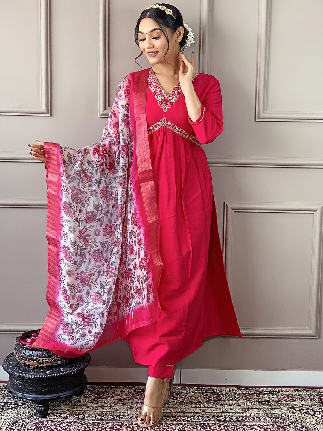 KALINI Ethnic Motifs Embroidered Thread Work Chanderi Silk Kurta with Trousers & Dupatta, Red
KALINI Ethnic Motifs Embroidered Thread Work Chanderi Silk Kurta with Trousers & Dupatta, Red