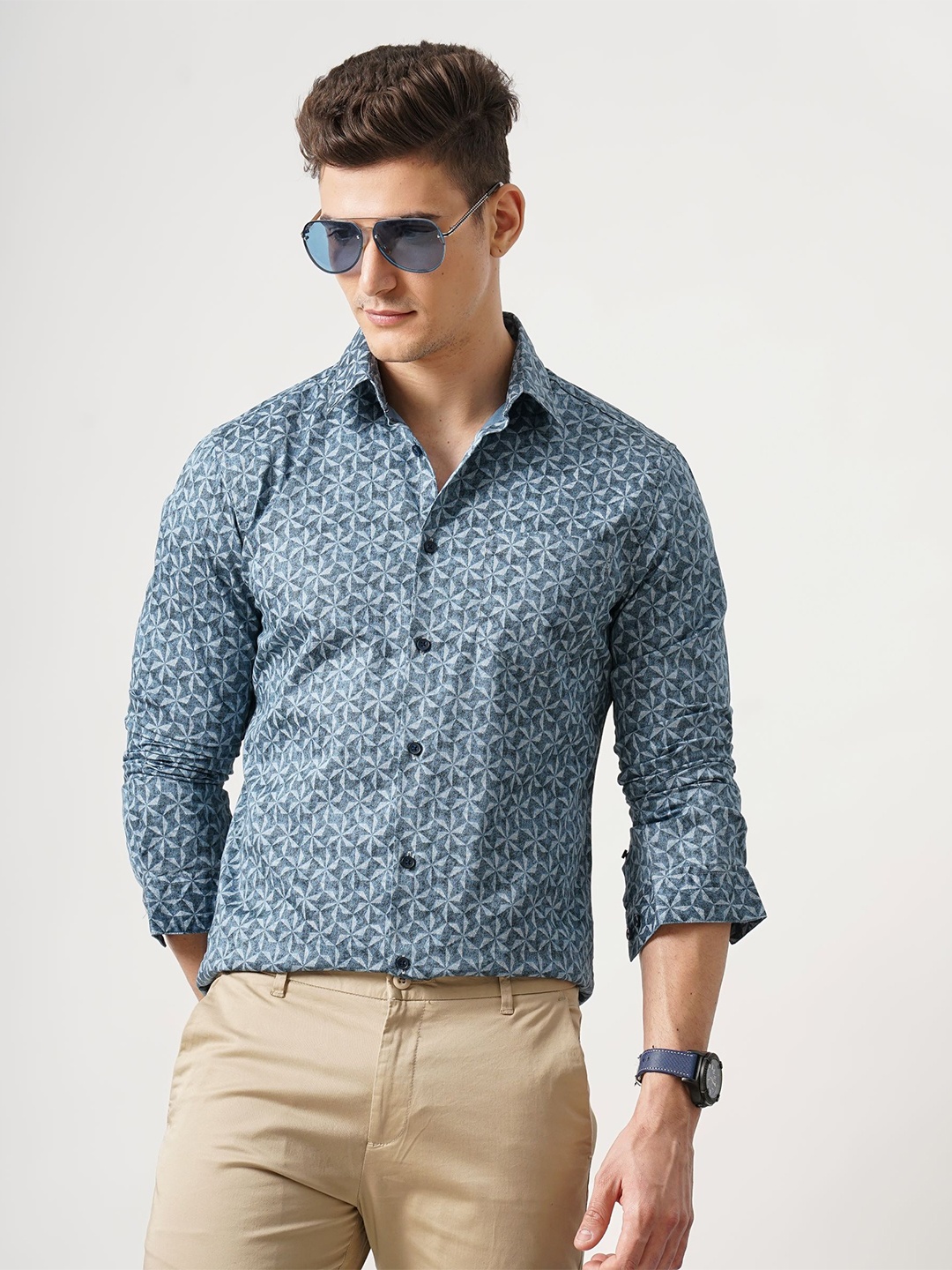 British Club Men Smart Spread Collar Floral Printed Cotton Slim Fit Casual Shirt, Blue
British Club Men Smart Spread Collar Floral Printed Cotton Slim Fit Casual Shirt, Blue