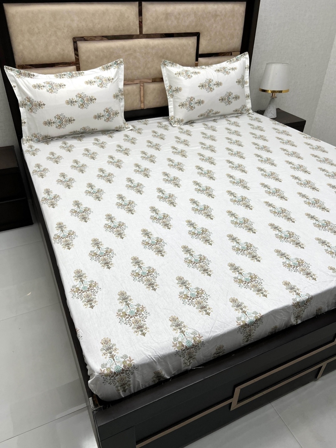 Pure Decor White Floral 350 TC Cotton Super King Fitted Bedsheet With 2 Pillow Covers
Pure Decor White Floral 350 TC Cotton Super King Fitted Bedsheet With 2 Pillow Covers