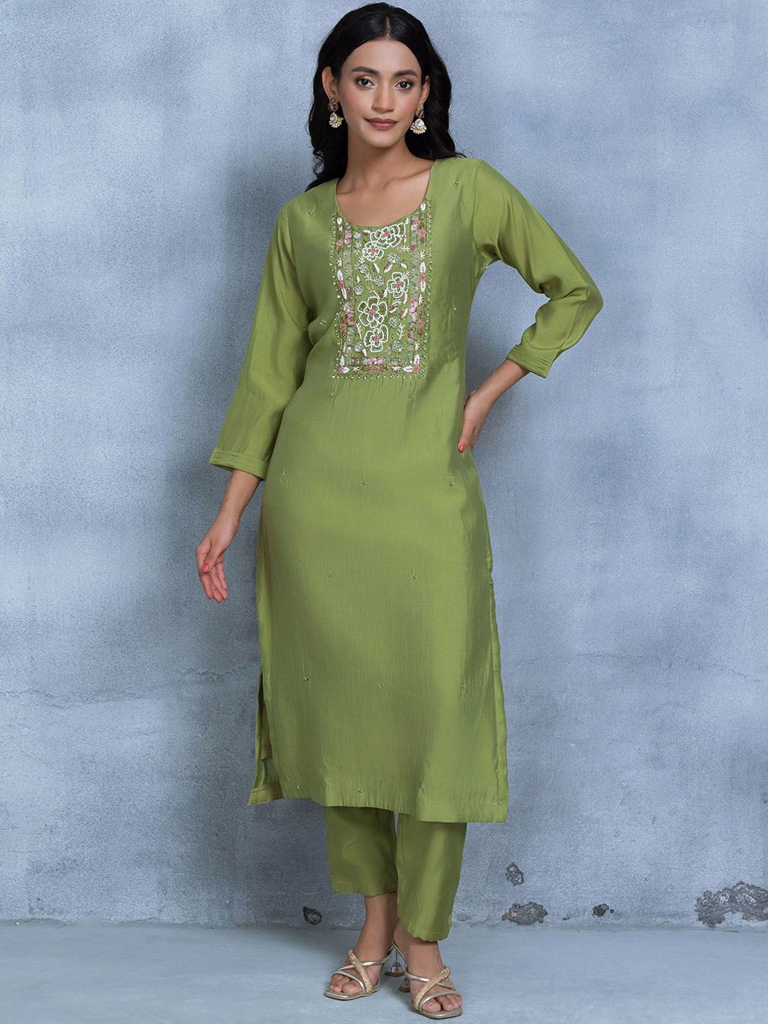Rang by Indya Women Ethnic Motifs Yoke Design Regular Thread Work Kurta with Trousers & With Dupatta, Green
Rang by Indya Women Ethnic Motifs Yoke Design Regular Thread Work Kurta with Trousers & With Dupatta, Green