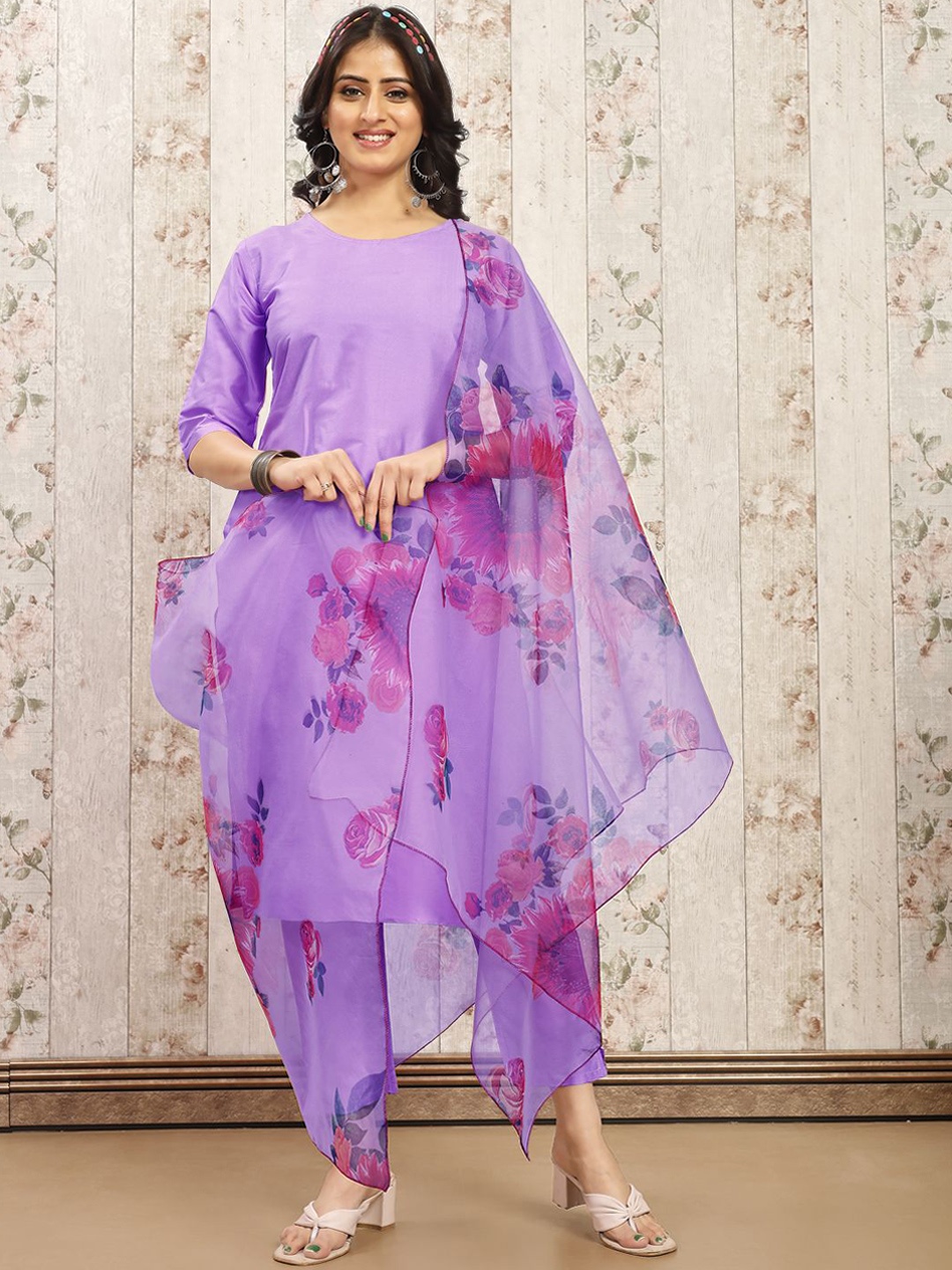 AYUKTA INTERNATIONAL Floral Printed Round Neck Kurta with Trousers & Dupatta, Lavender
AYUKTA INTERNATIONAL Floral Printed Round Neck Kurta with Trousers & Dupatta, Lavender