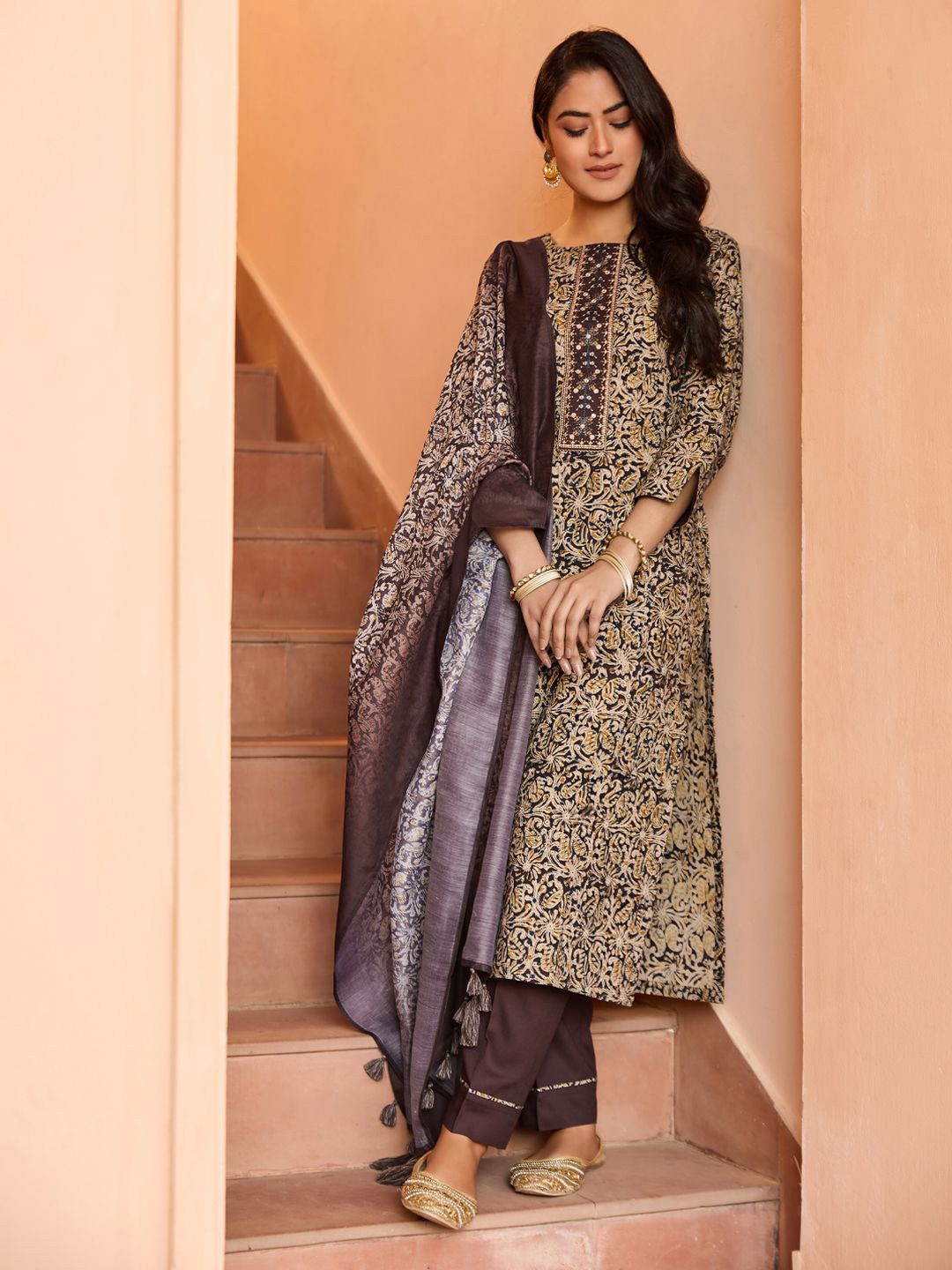 WOMEN PLUS Ethnic Motifs Embroidered Pure Cotton Straight Kurta & Trousers With Dupatta, Brown
WOMEN PLUS Ethnic Motifs Embroidered Pure Cotton Straight Kurta & Trousers With Dupatta, Brown