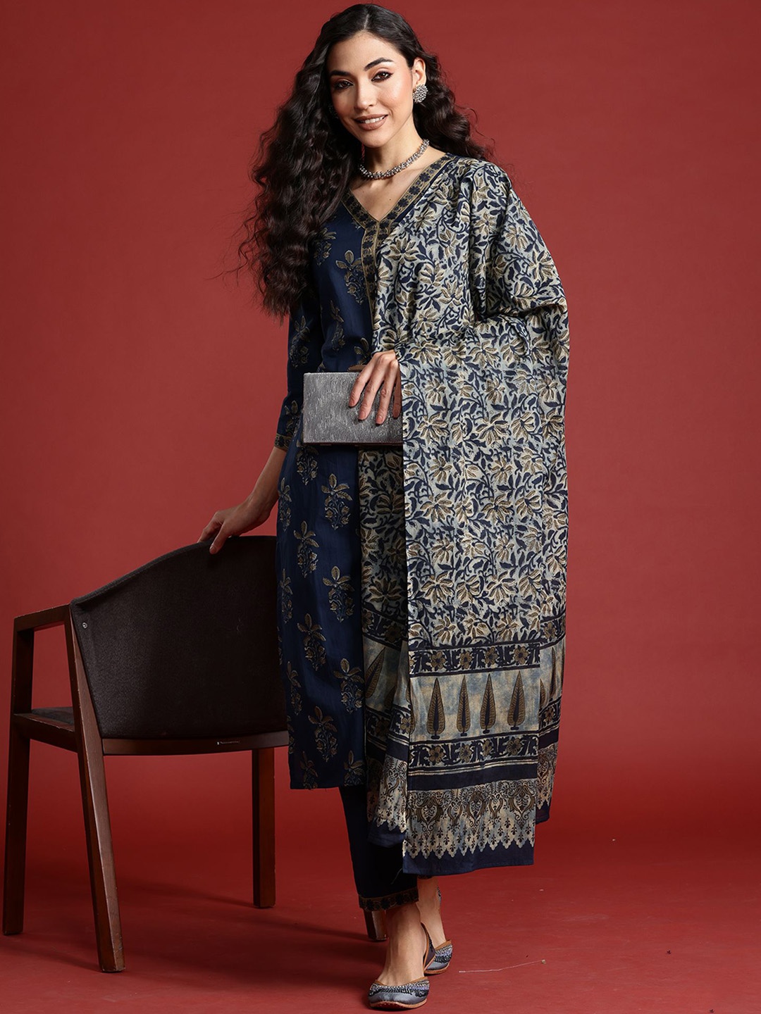 Anouk Women Floral Printed Regular Pure Cotton Kurta with Trousers & With Dupatta, Blue
Anouk Women Floral Printed Regular Pure Cotton Kurta with Trousers & With Dupatta, Blue