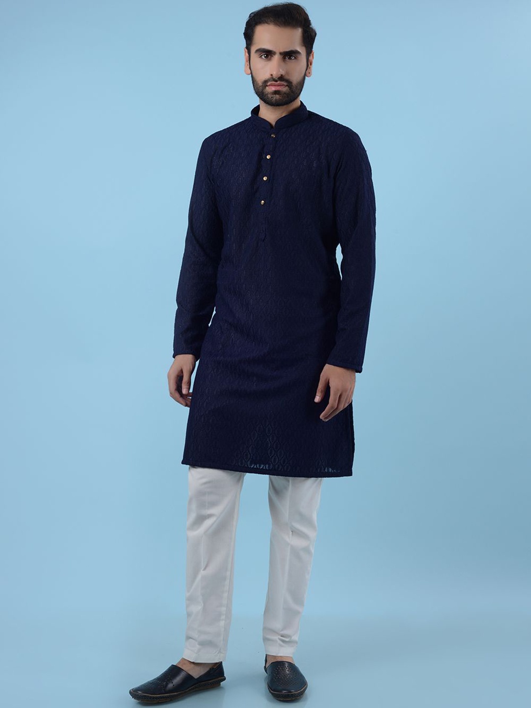 azania Floral Embroidered Thread Work Mandarin Collar Straight Kurta with Pyjamas, Navy blue
azania Floral Embroidered Thread Work Mandarin Collar Straight Kurta with Pyjamas, Navy blue