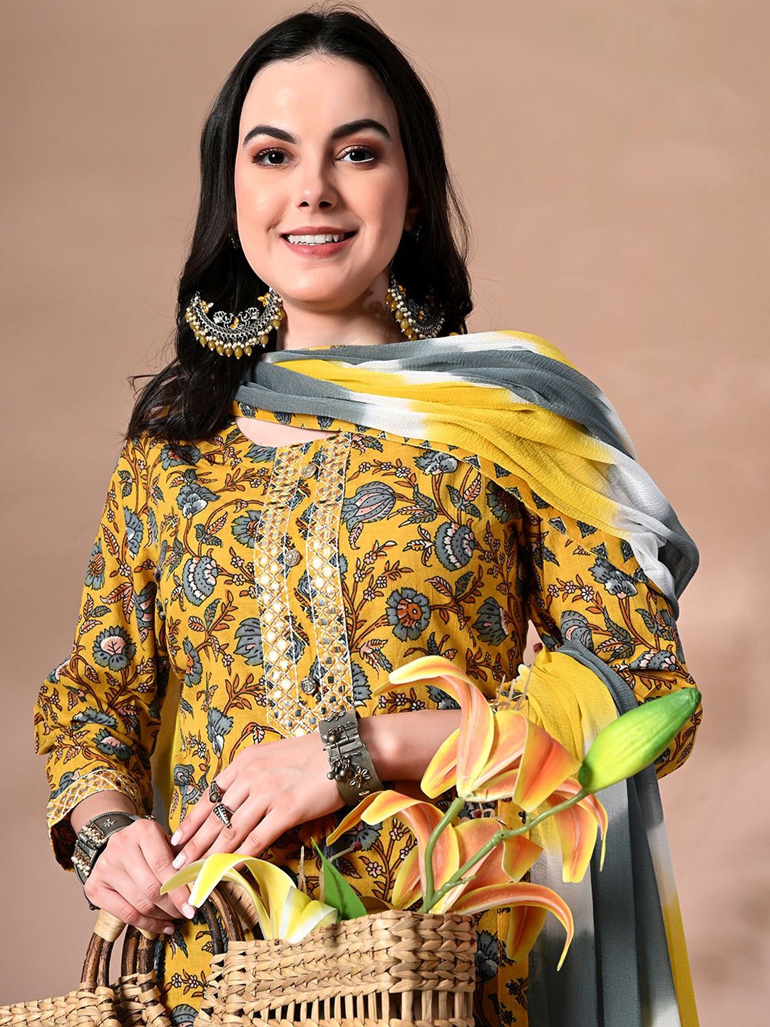 DOISA Ethnic Motifs Printed Thread Work Straight Kurta With Trousers & Dupatta, Yellow
DOISA Ethnic Motifs Printed Thread Work Straight Kurta With Trousers & Dupatta, Yellow