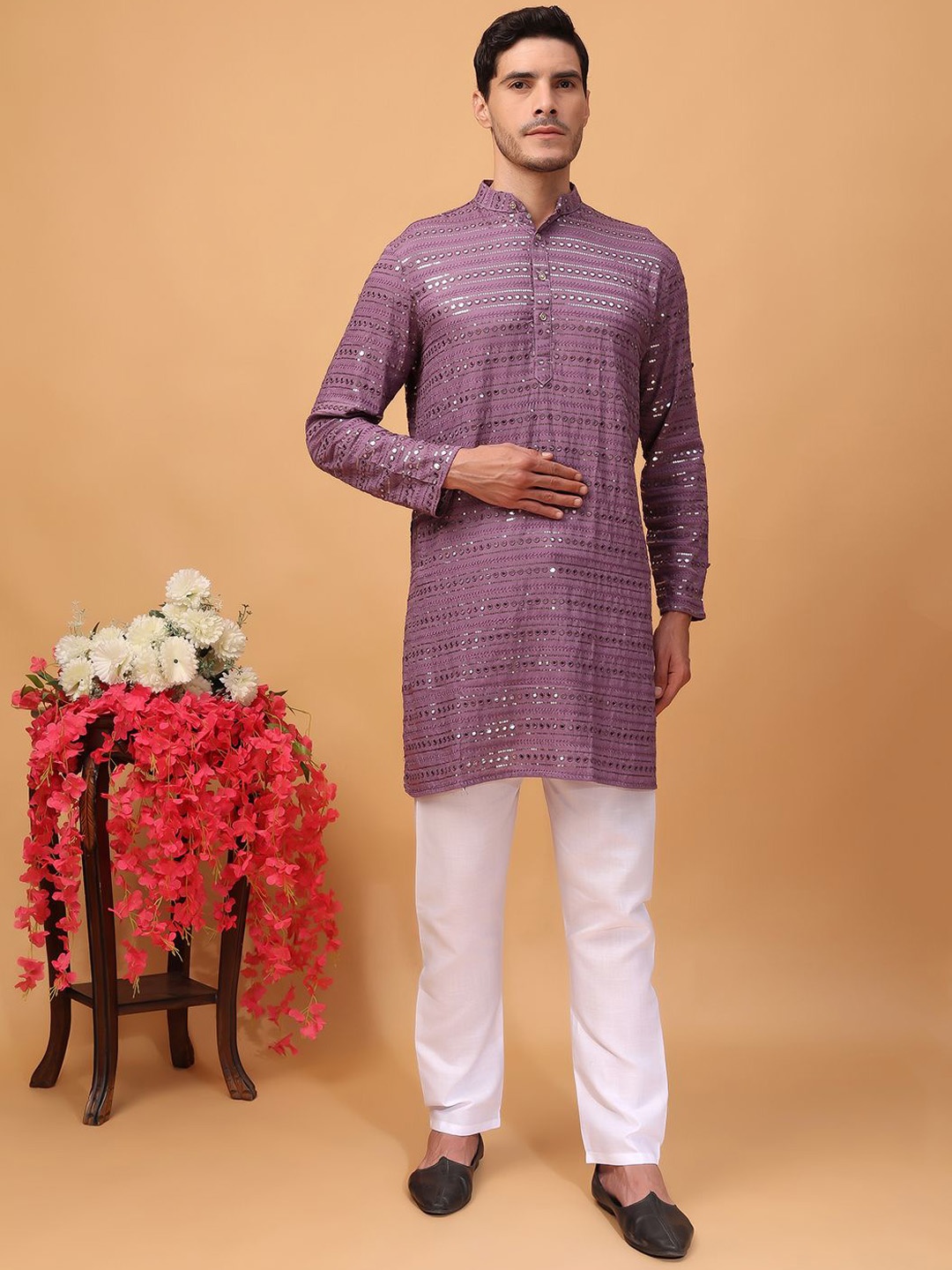 Hangup Geometric Embroidered Mirror Work Mandarin Collar Straight Kurta with Pyjamas, Purple
Hangup Geometric Embroidered Mirror Work Mandarin Collar Straight Kurta with Pyjamas, Purple