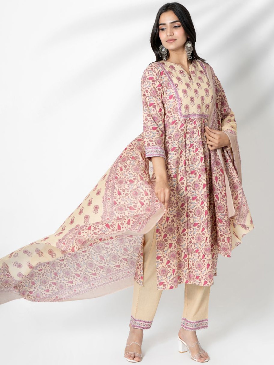 Kameez by Pooja Kejriwal Floral Printed Pure Cotton Straight Kurta with Trousers & Dupatta, Beige
Kameez by Pooja Kejriwal Floral Printed Pure Cotton Straight Kurta with Trousers & Dupatta, Beige