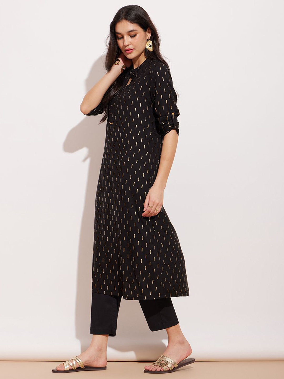 Pink Fort Geometric Woven Design Mandarin Collar Roll Up Sleeves A-Line Kurta, Black
Pink Fort Geometric Woven Design Mandarin Collar Roll Up Sleeves A-Line Kurta, Black