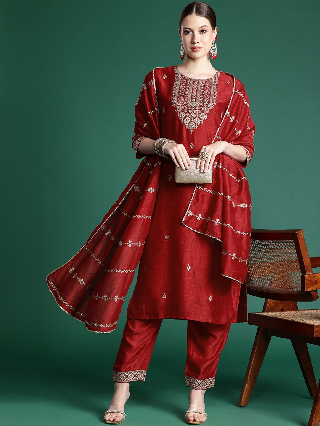 Anouk Women Ethnic Motifs Embroidered Regular Kurta with Trousers & With Dupatta, Maroon
Anouk Women Ethnic Motifs Embroidered Regular Kurta with Trousers & With Dupatta, Maroon