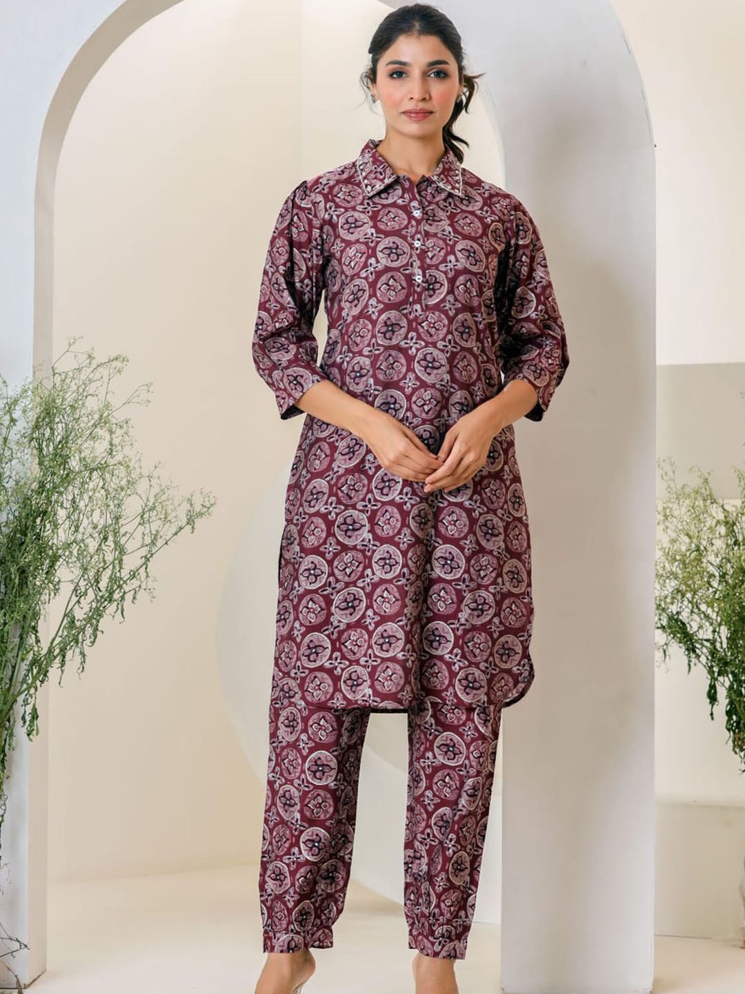 ARAVALII Floral Embroidered Beads and Stones Puffed Sleeves Kurta With Harem Pants, Purple
ARAVALII Floral Embroidered Beads and Stones Puffed Sleeves Kurta With Harem Pants, Purple