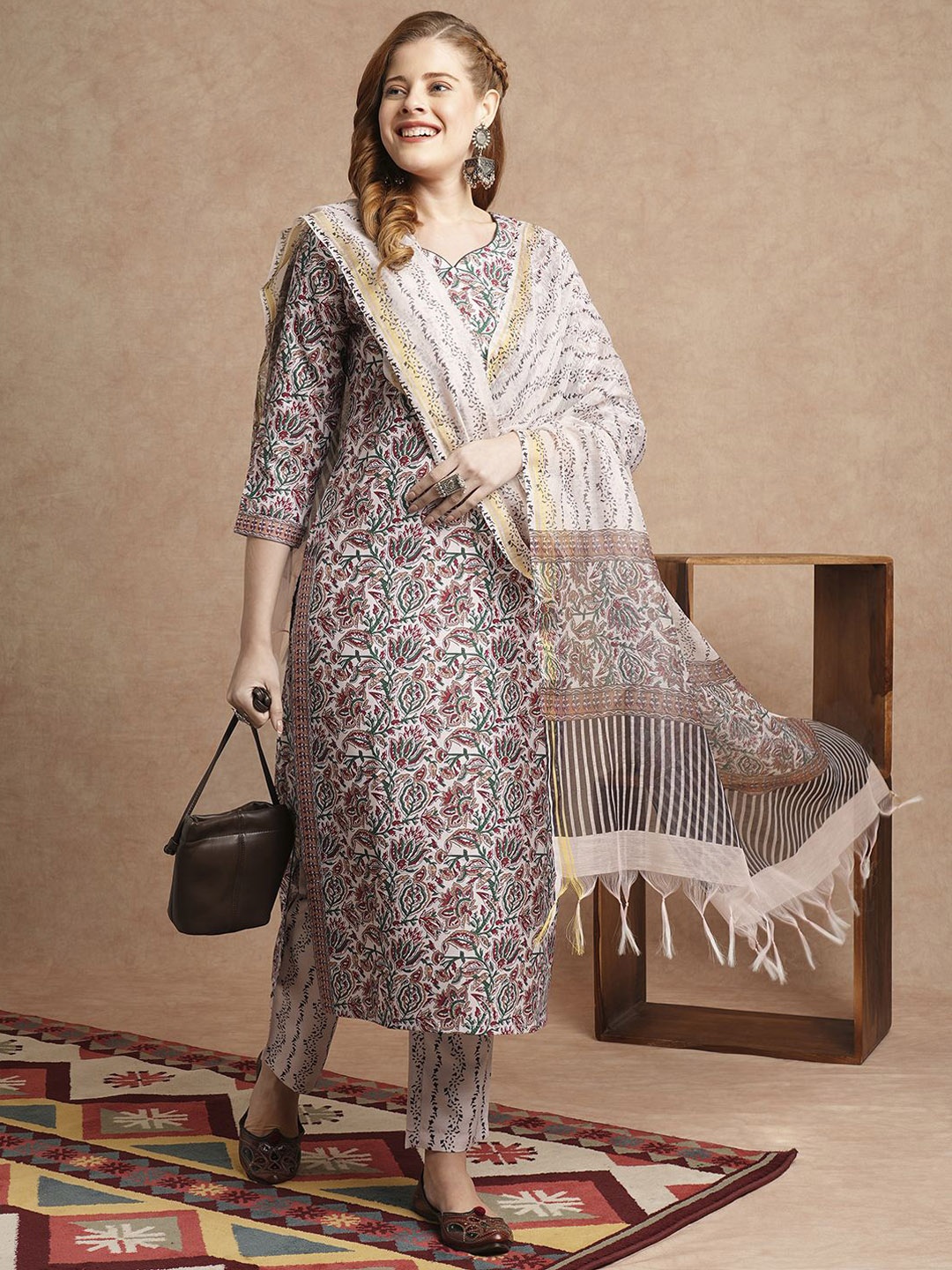GoSriKi Floral Printed Sweetheart Neck Straight Kurta With Trousers & Dupatta, Beige
GoSriKi Floral Printed Sweetheart Neck Straight Kurta With Trousers & Dupatta, Beige