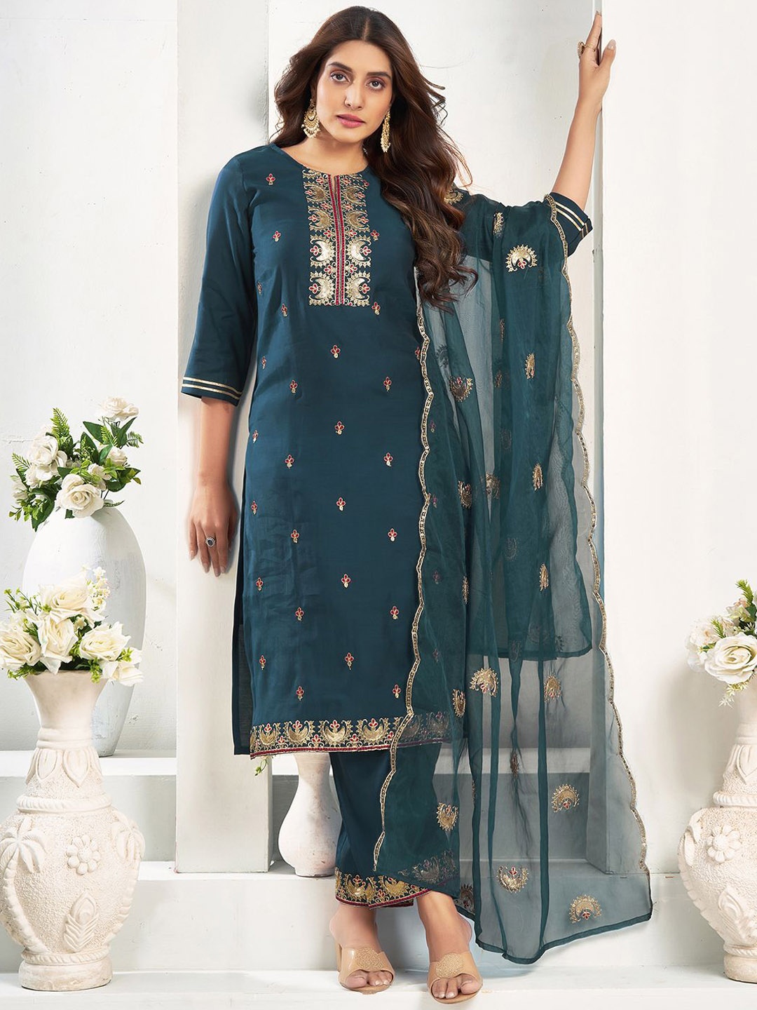SKYLEE Women Ethnic Motifs Embroidered Regular Gotta Patti Kurta with Trousers & With Dupatta, Blue
SKYLEE Women Ethnic Motifs Embroidered Regular Gotta Patti Kurta with Trousers & With Dupatta, Blue