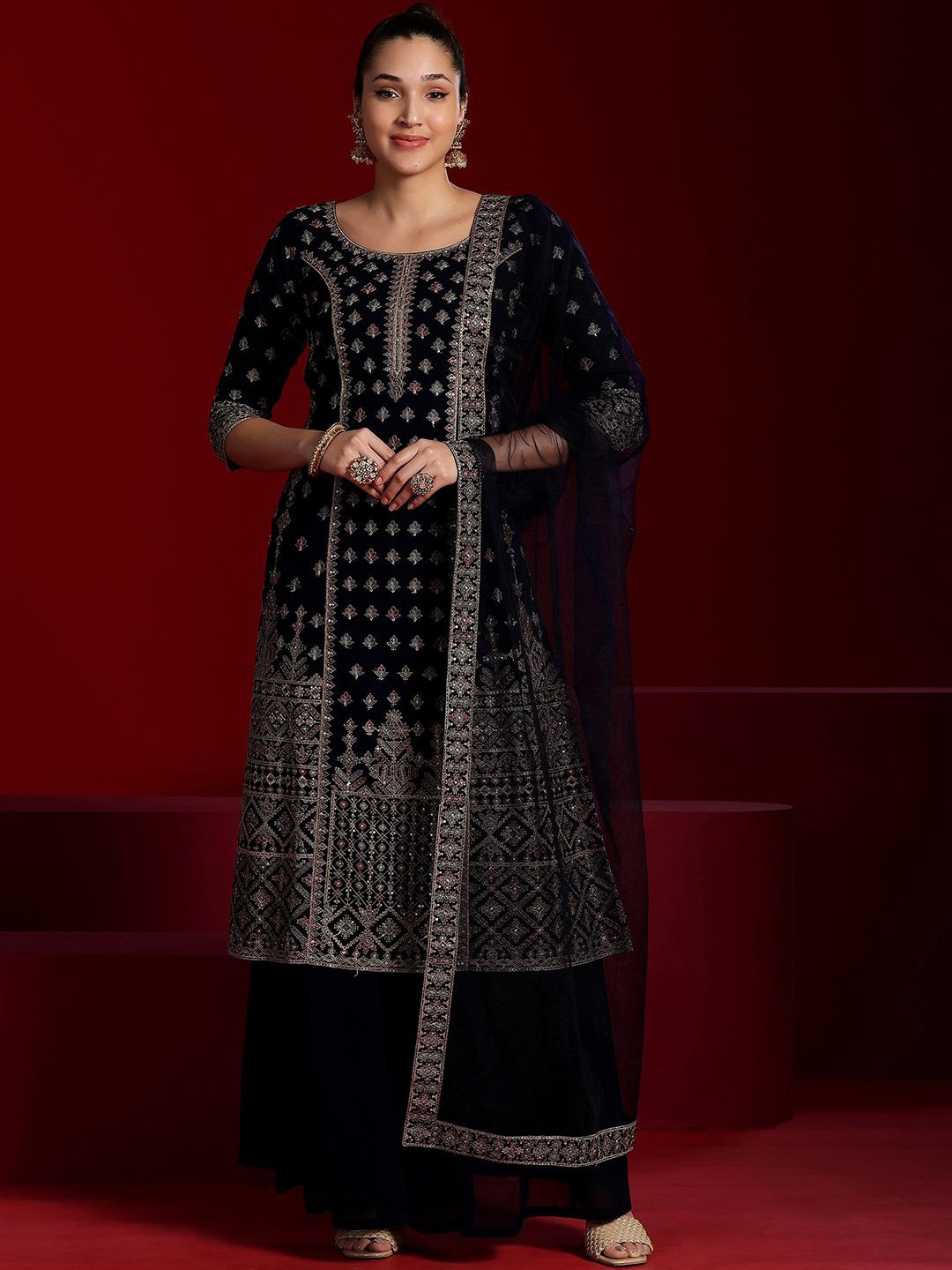Libas Art Floral Embroidered Georgette Panelled Straight Kurta with Palazzo & Dupatta, Navy blue
Libas Art Floral Embroidered Georgette Panelled Straight Kurta with Palazzo & Dupatta, Navy blue