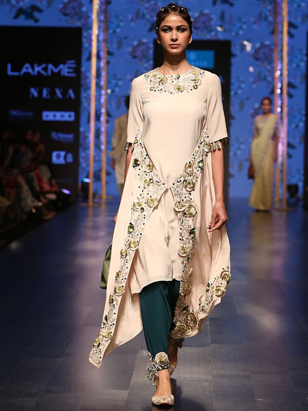 Payal Singhal Ethnic Motifs Embroidered Round Neck Anarkali Kurta with High-Low Dhoti Pant, Beige
Payal Singhal Ethnic Motifs Embroidered Round Neck Anarkali Kurta with High-Low Dhoti Pant, Beige