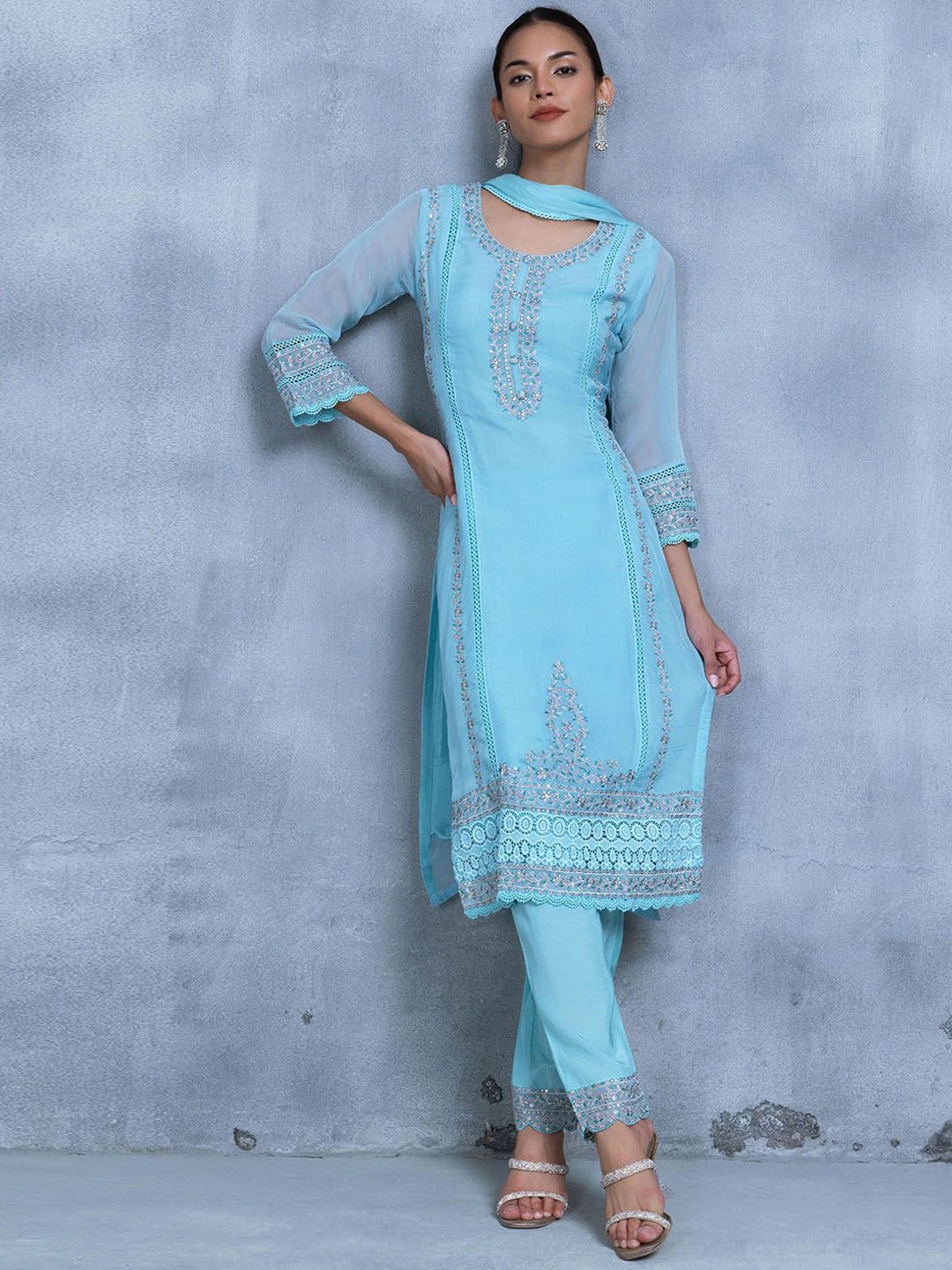 Rang by Indya Women Floral Embroidered Regular Sequinned Kurta with Trousers & With Dupatta, Blue
Rang by Indya Women Floral Embroidered Regular Sequinned Kurta with Trousers & With Dupatta, Blue