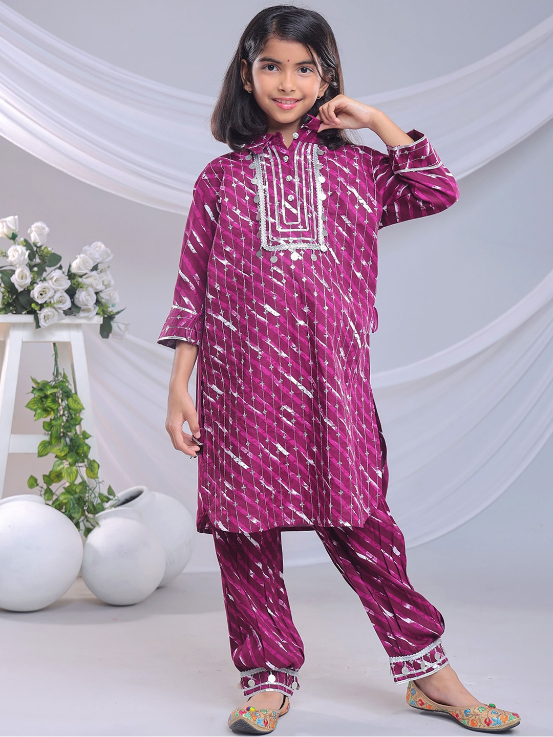 misbis Girls Leheriya Printed Gotta Patti Pure Cotton Straight Kurta With Trousers, Purple
misbis Girls Leheriya Printed Gotta Patti Pure Cotton Straight Kurta With Trousers, Purple