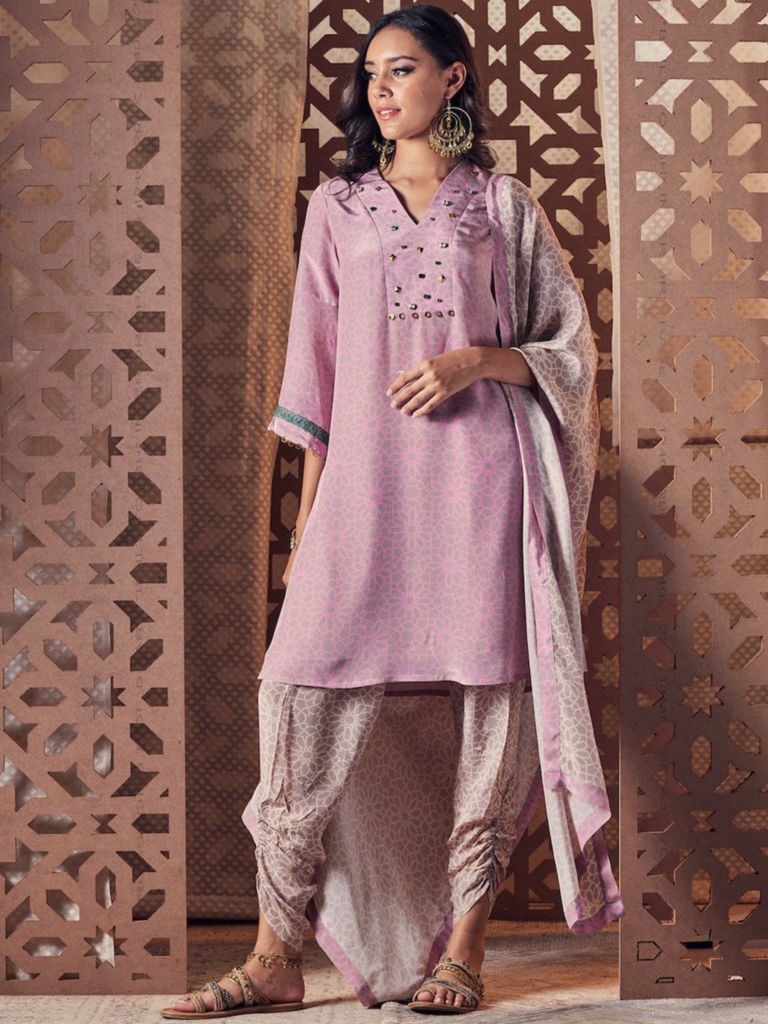charkhee Floral Printed V-Neck Beads and Stones Straight Kurta with Dhoti Pant & Dupatta, Pink
charkhee Floral Printed V-Neck Beads and Stones Straight Kurta with Dhoti Pant & Dupatta, Pink