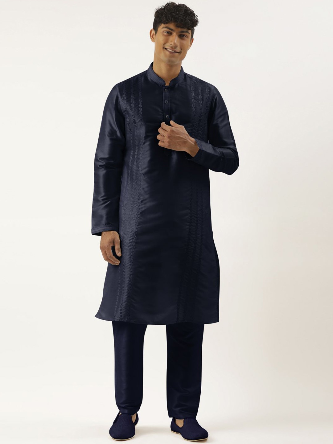 TheEthnic.Co Geometric Embroidered Mandarin Collar Straight Kurta with Trousers, Navy blue
TheEthnic.Co Geometric Embroidered Mandarin Collar Straight Kurta with Trousers, Navy blue