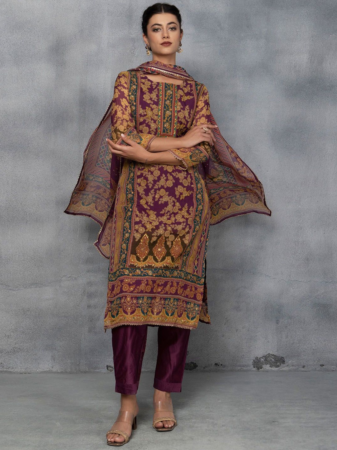 Rang by Indya Floral Printed Sequinned Straight Kurta With Trousers & Dupatta, Purple
Rang by Indya Floral Printed Sequinned Straight Kurta With Trousers & Dupatta, Purple