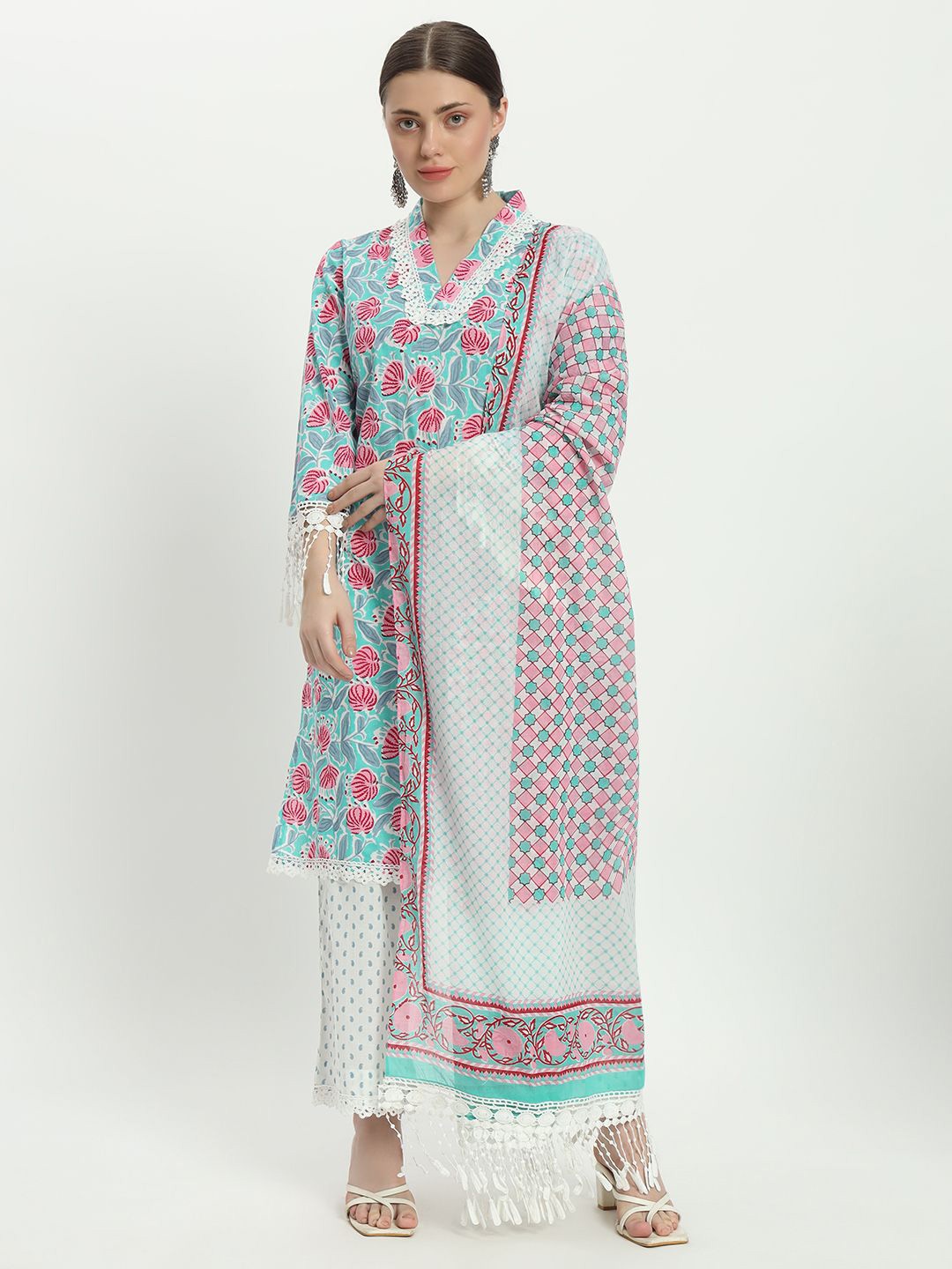 FABNEST Floral Printed Lace detail Pure Cotton Straight Kurta With Trousers & Dupatta, Blue
FABNEST Floral Printed Lace detail Pure Cotton Straight Kurta With Trousers & Dupatta, Blue