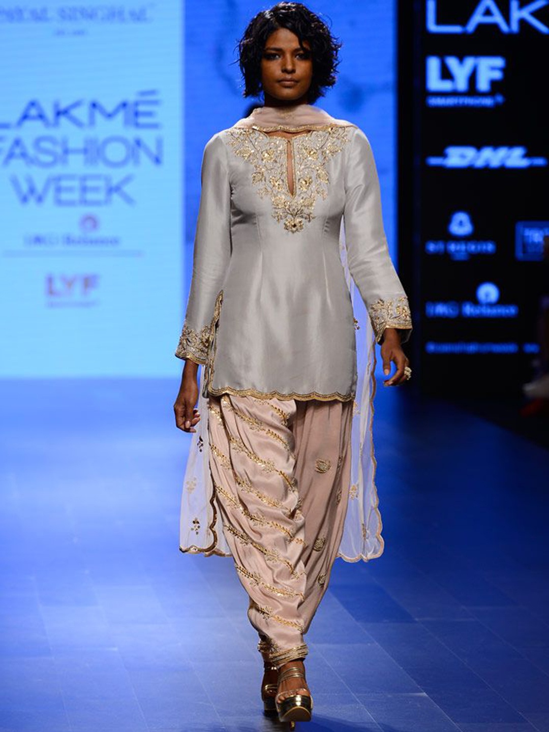 Payal Singhal Floral Embroidered Regular Straight Kurti with Dhoti Pants & Dupatta, Grey
Payal Singhal Floral Embroidered Regular Straight Kurti with Dhoti Pants & Dupatta, Grey