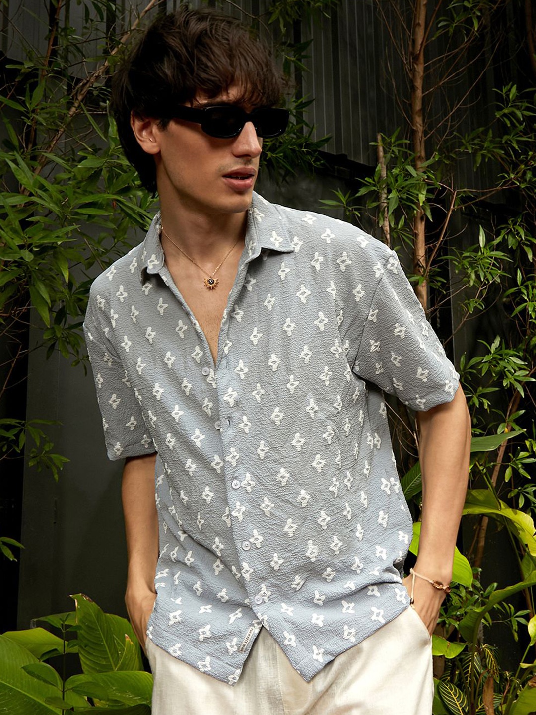 Campus Sutra Men Comfort Spread Collar Abstract Printed Polycotton Oversized Casual Shirt, Blue
Campus Sutra Men Comfort Spread Collar Abstract Printed Polycotton Oversized Casual Shirt, Blue