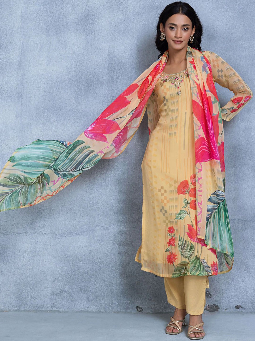 Rang by Indya Women Floral Printed Regular Kurta with Trousers & With Dupatta, Yellow
Rang by Indya Women Floral Printed Regular Kurta with Trousers & With Dupatta, Yellow