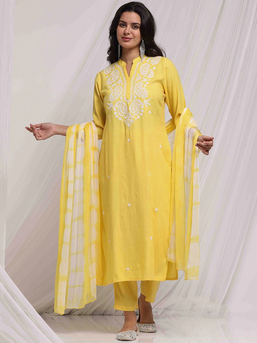 Anouk Yellow Floral Embroidered Mandarin Collar Straight Kurta With Trousers & Dupatta
Anouk Yellow Floral Embroidered Mandarin Collar Straight Kurta With Trousers & Dupatta