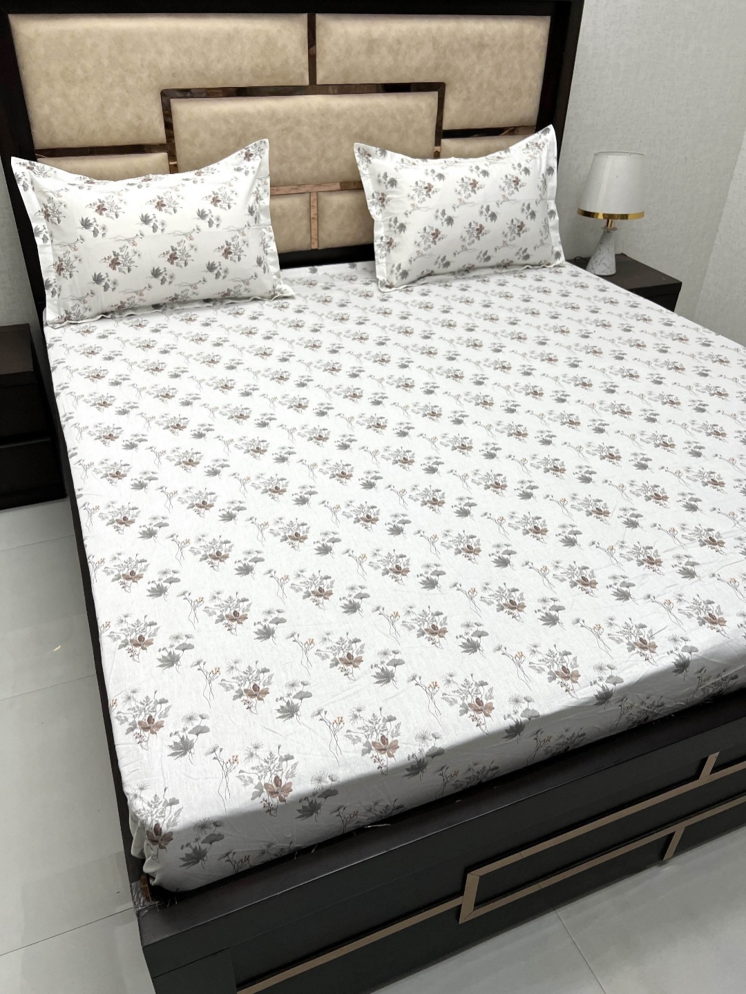 Pure Decor Sapphire White Floral 330 TC Cotton Fitted King Bedsheet With 2 Pillow Covers
Pure Decor Sapphire White Floral 330 TC Cotton Fitted King Bedsheet With 2 Pillow Covers