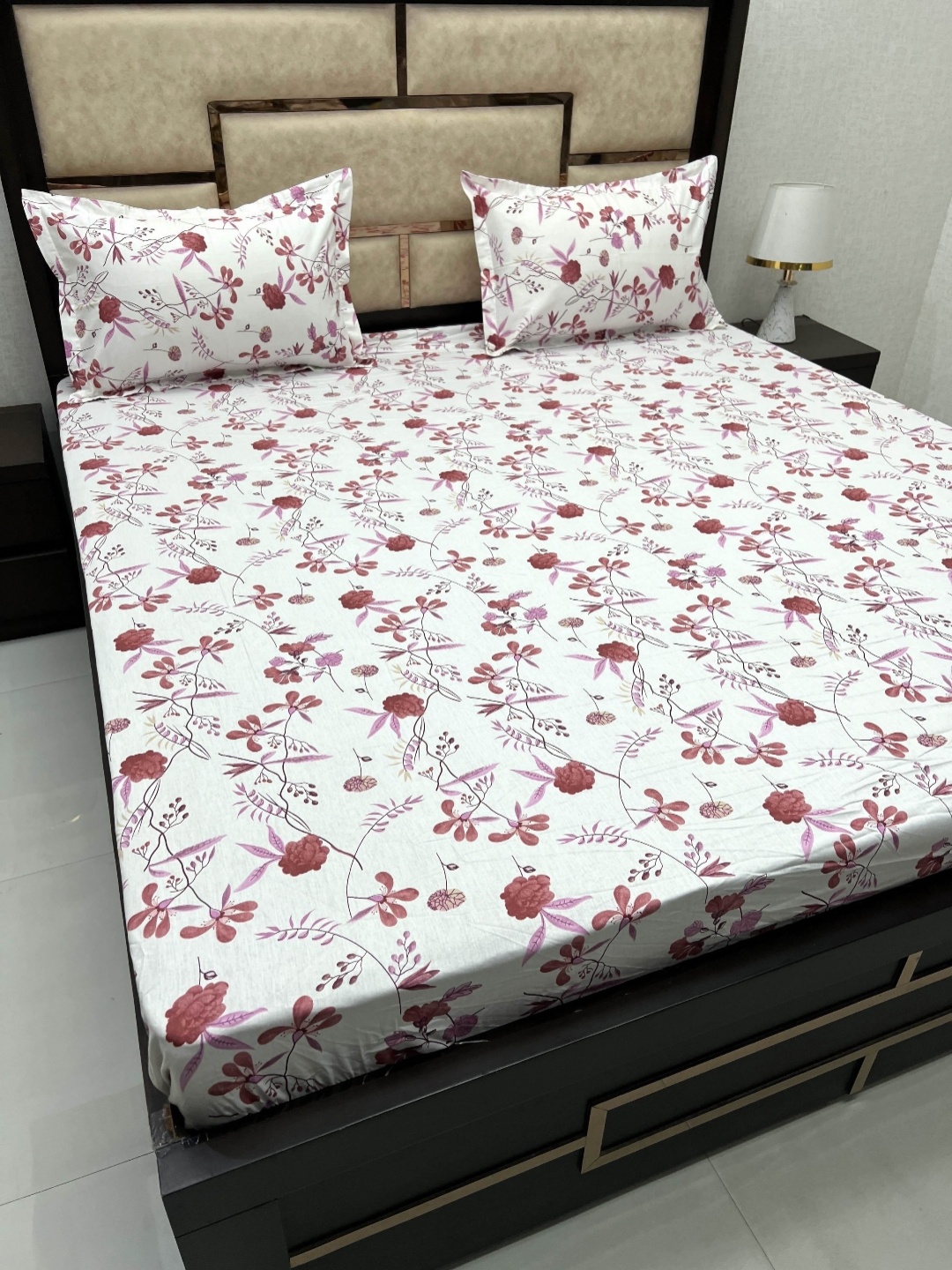Pure Decor Sapphire White Floral 330 TC Cotton Fitted King Bedsheet with 2 Pillow Covers
Pure Decor Sapphire White Floral 330 TC Cotton Fitted King Bedsheet with 2 Pillow Covers