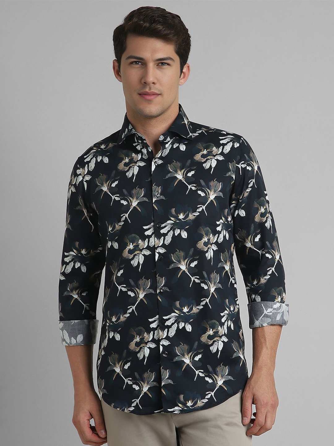 SIMON CARTER LONDON Men Spread Collar Floral Printed Cotton Slim Fit Casual Shirt, Black
SIMON CARTER LONDON Men Spread Collar Floral Printed Cotton Slim Fit Casual Shirt, Black