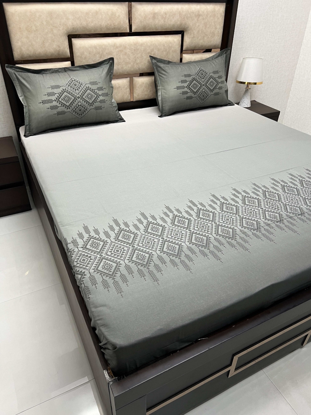 Pure Decor Lifestyle Green & Grey Floral 380 TC Cotton King Bedsheet With 2 Pillow Covers
Pure Decor Lifestyle Green & Grey Floral 380 TC Cotton King Bedsheet With 2 Pillow Covers