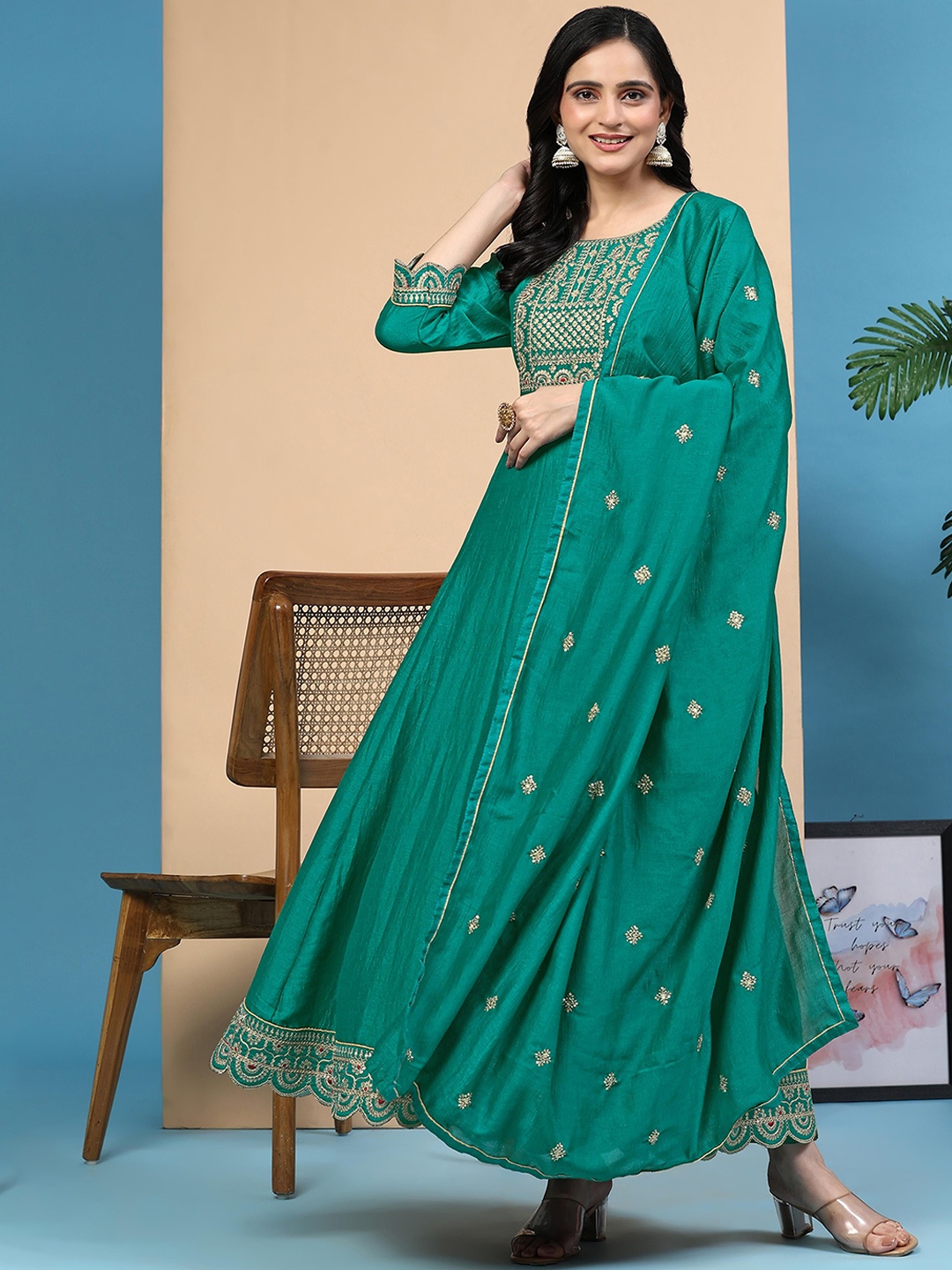 Trendmalls Floral Yoke Design Regular Sequinned Kurta with Trousers & Dupatta, Turquoise blue
Trendmalls Floral Yoke Design Regular Sequinned Kurta with Trousers & Dupatta, Turquoise blue