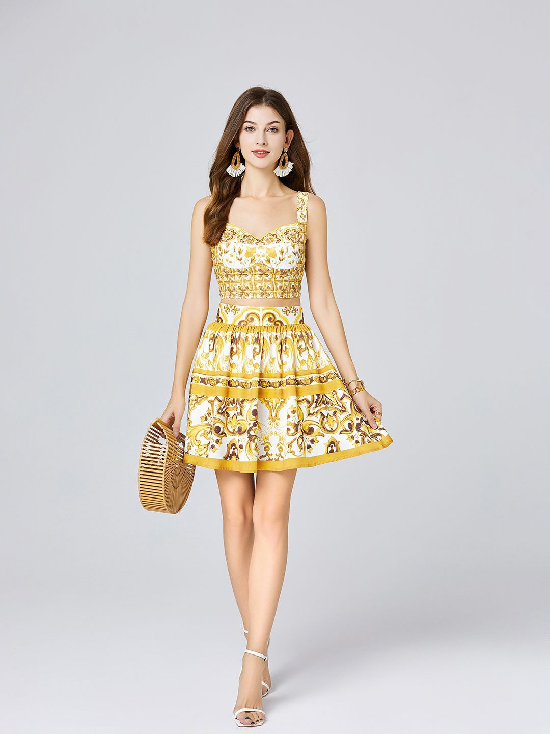 JC Collection Floral Printed Shoulder Straps Sleeveless Casual Crop Top With Skirt, Gold
JC Collection Floral Printed Shoulder Straps Sleeveless Casual Crop Top With Skirt, Gold