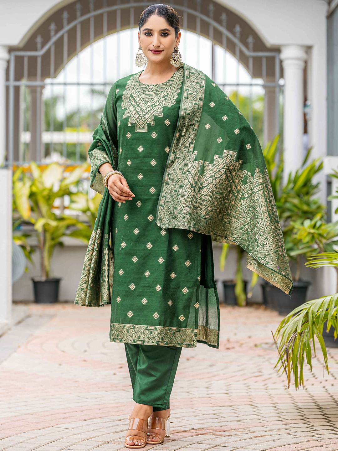 Twika Geometric Woven Design Round Neck Zari Straight Kurta With Trousers & Dupatta, Green
Twika Geometric Woven Design Round Neck Zari Straight Kurta With Trousers & Dupatta, Green