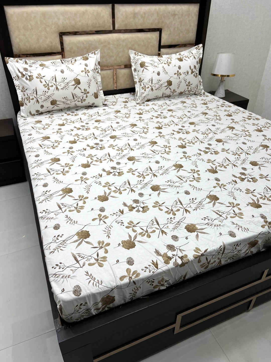 Pure Decor Sapphire Brown Floral 330 TC Cotton Fitted King Bedsheet With 2 Pillow Covers, White
Pure Decor Sapphire Brown Floral 330 TC Cotton Fitted King Bedsheet With 2 Pillow Covers, White
