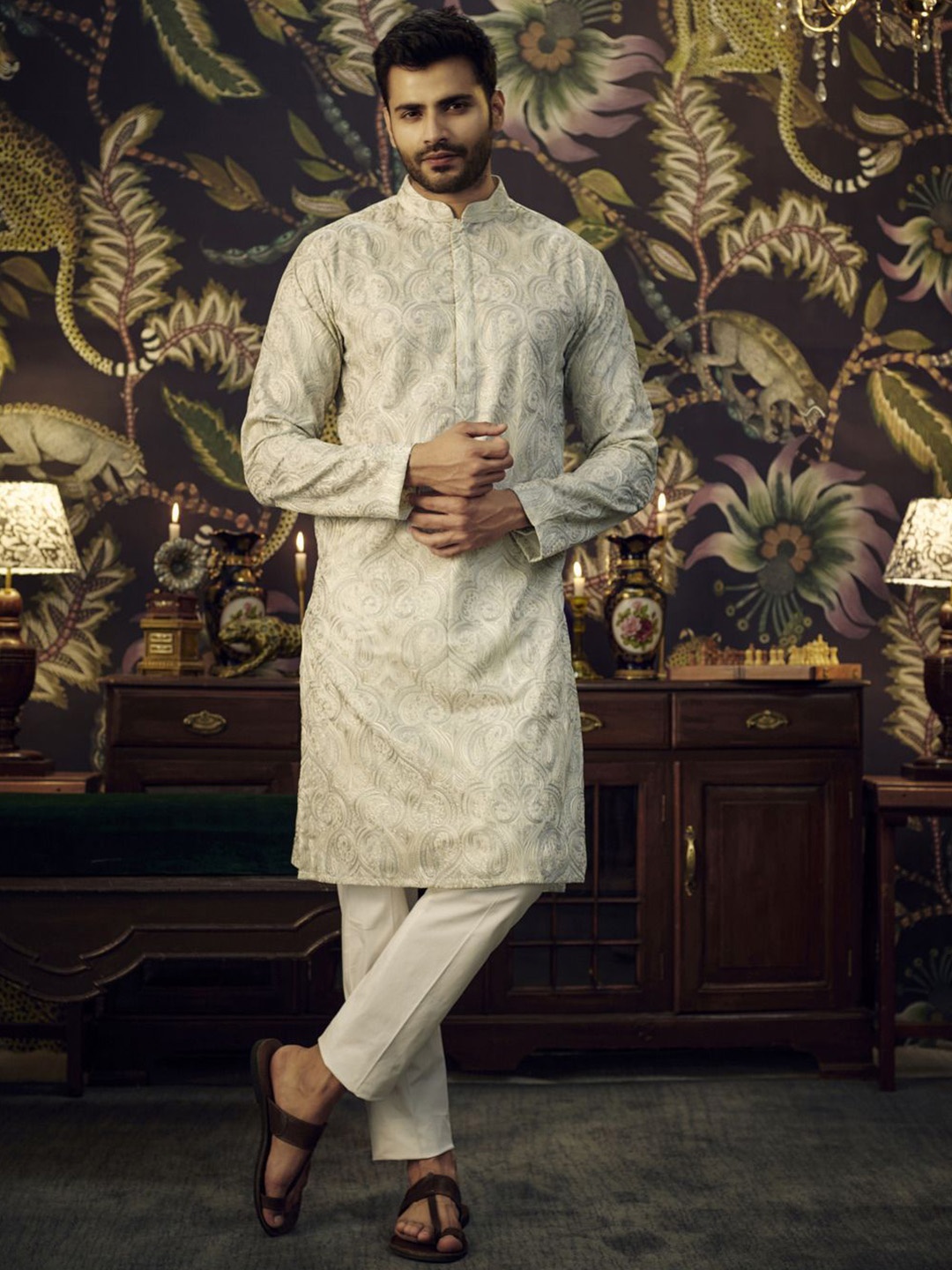 KASBAH CLOTHING NISHCHAIY SAJDEH Floral Printed Mandarin Collar Georgette Straight Kurta, Pink
KASBAH CLOTHING NISHCHAIY SAJDEH Floral Printed Mandarin Collar Georgette Straight Kurta, Pink