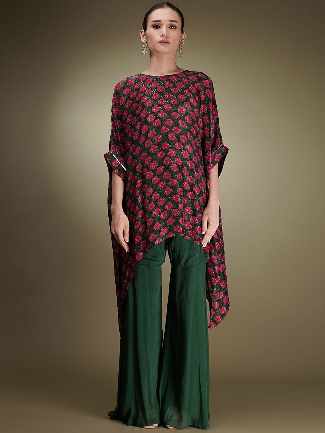 Breathe by Aakanksha Singh Floral Printed Boat Neck Silk Georgette Tunic With Palazzo, Green
Breathe by Aakanksha Singh Floral Printed Boat Neck Silk Georgette Tunic With Palazzo, Green