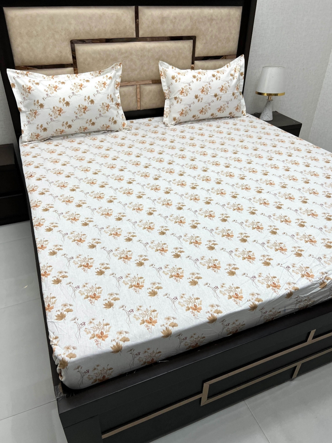 Pure Decor Sapphire Orange Floral 330 TC Cotton Fitted King Bedsheet with 2 Pillow Covers 
Pure Decor Sapphire Orange Floral 330 TC Cotton Fitted King Bedsheet with 2 Pillow Covers