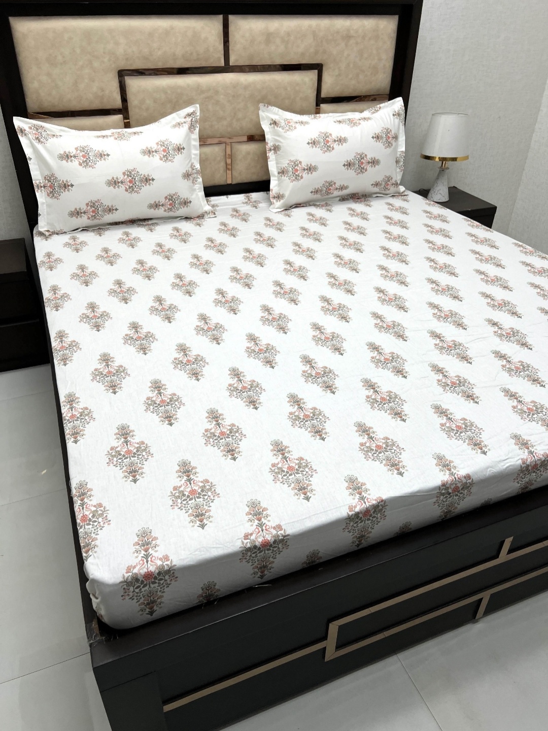 Pure Decor Sapphire Green Floral 330 TC Cotton Fitted King Bedsheet With 2 Pillow Covers, White
Pure Decor Sapphire Green Floral 330 TC Cotton Fitted King Bedsheet With 2 Pillow Covers, White